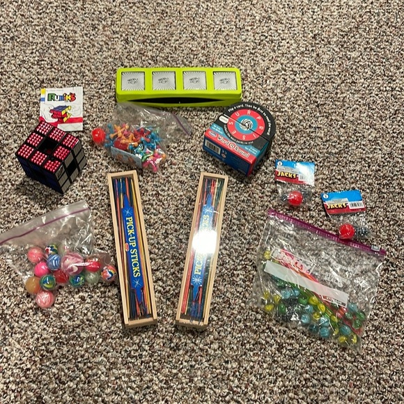 Stocking Stuffers!! Bundle of kids Games/Toys - Picture 1 of 4